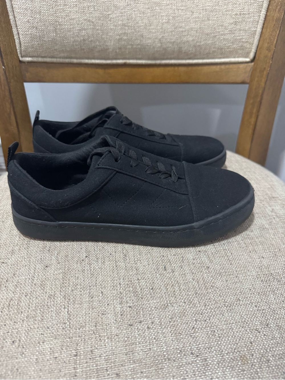 Kids Art Class Black Low-Top Casual Sneakers size 4